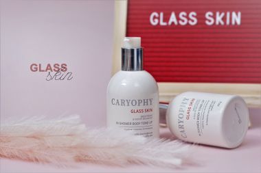 Kem dưỡng trắng body Caryophy Glass Skin In Shower Body Tone-Up 300g